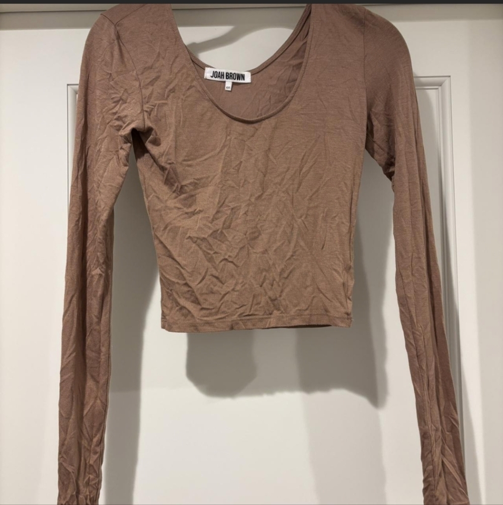 Joah Brown Scoop Neck Long Sleeve Top In Sienna, Light Brown Tan, EUC xs/s - Picture 10 of 12